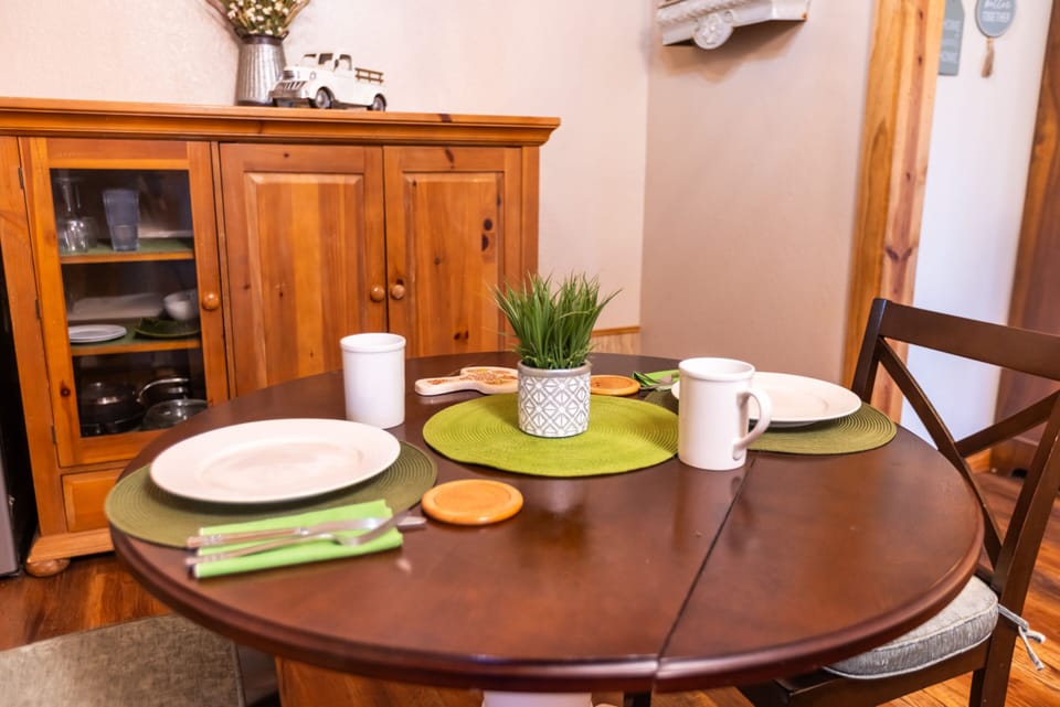 Duplex, Private Bathroom, Valley View (Hilltop Room) | Dining