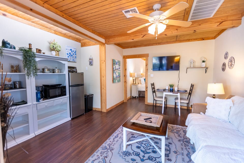 Duplex, Private Bathroom (Garden Suite) | Dining