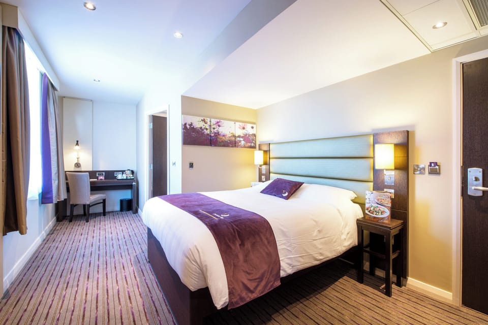 In-room safe, soundproofing, WiFi