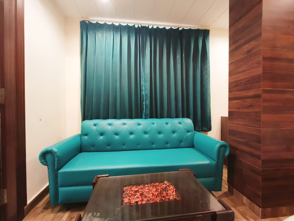 Deluxe Room | Soundproofing, free WiFi, bed sheets
