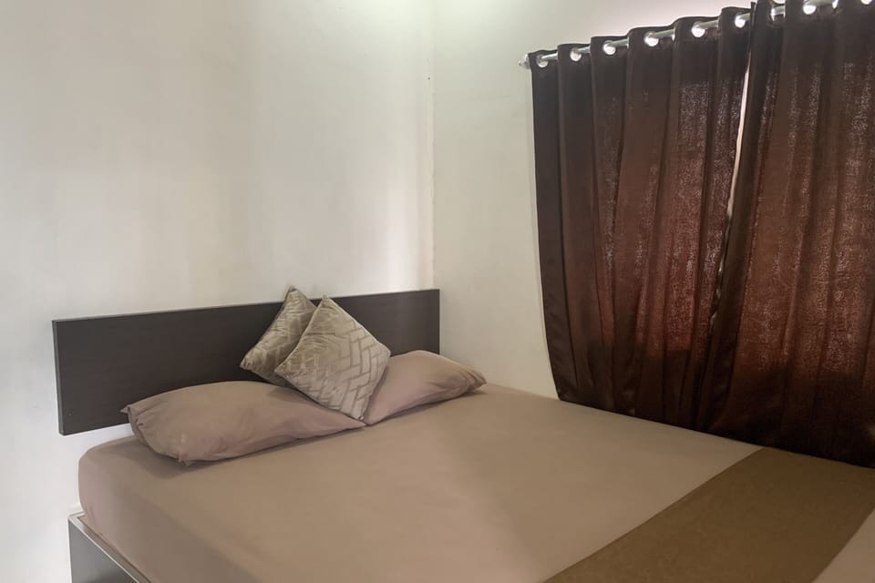 WiFi (free), bed sheets