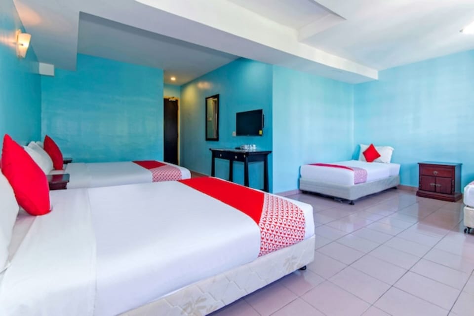 Family Studio, Private Bathroom | Desk, WiFi (free)