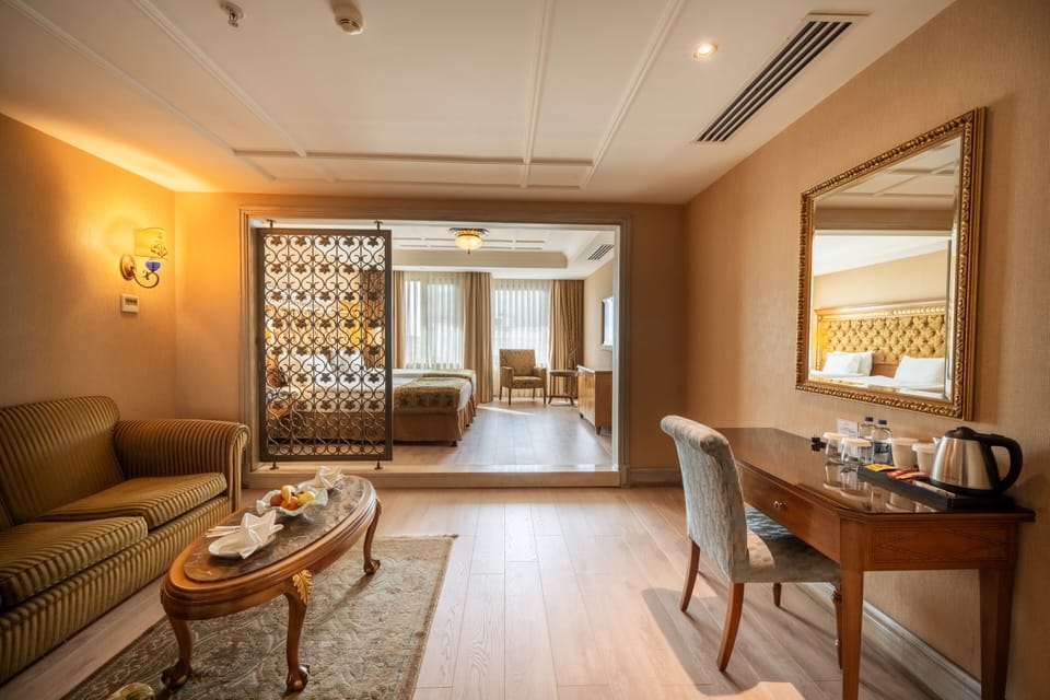 Junior Suite | Premium bedding, minibar, in-room safe, desk
