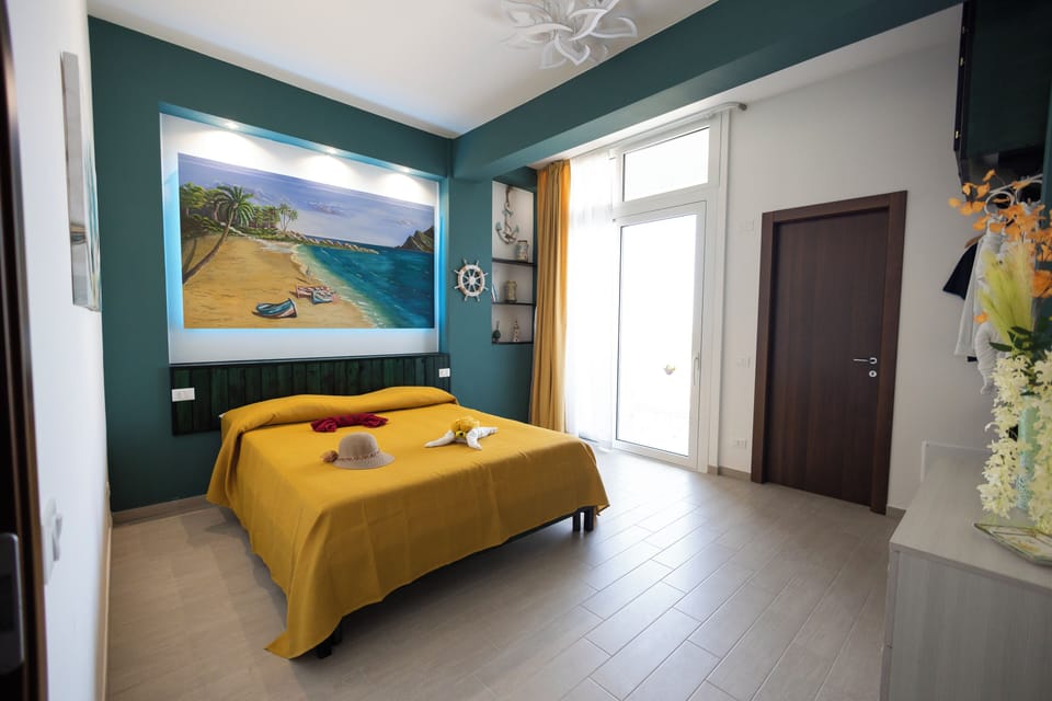 Panoramic Double Room | Hypo-allergenic bedding, down comforters, memory foam beds