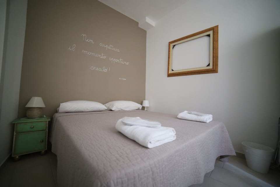 Business Room | Free minibar items, in-room safe, individually decorated