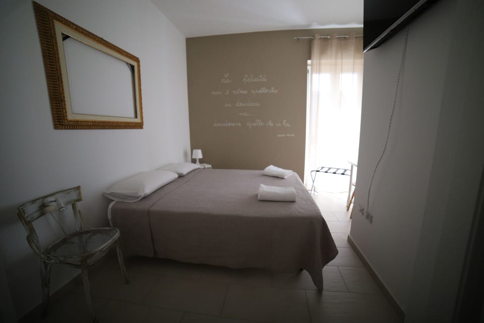 Design Double or Twin Room | Minibar (some free items), in-room safe, blackout drapes, WiFi (free)