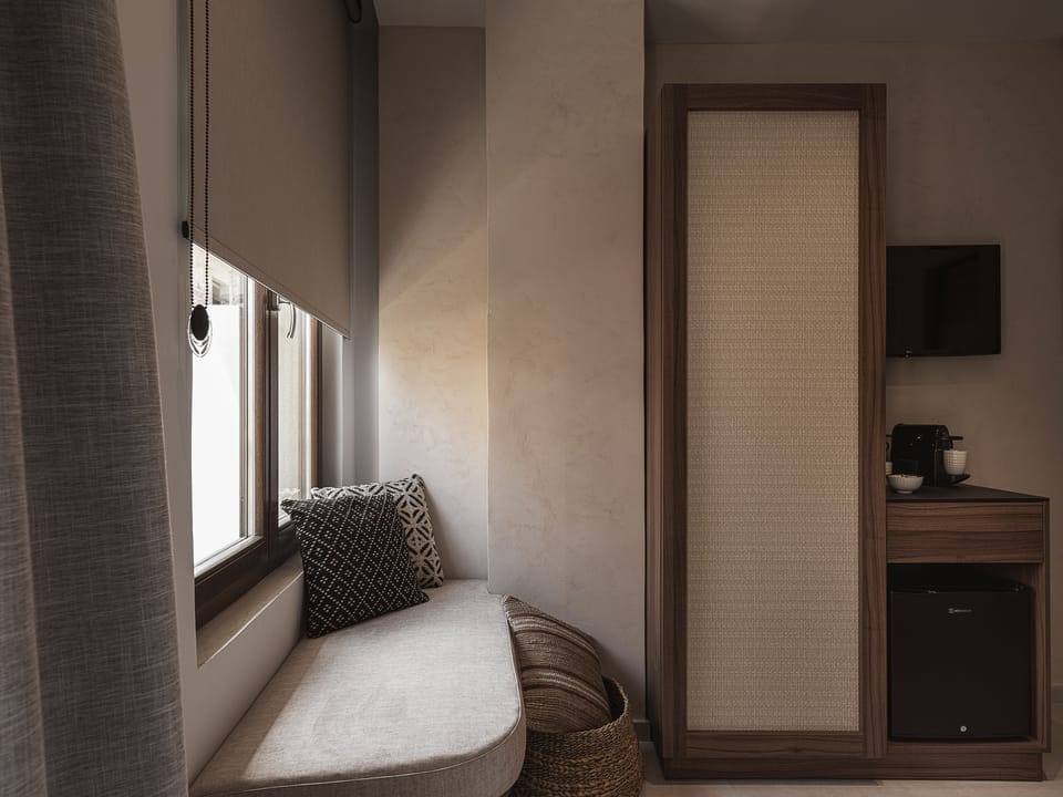 Deluxe Room, Balcony | Room amenity