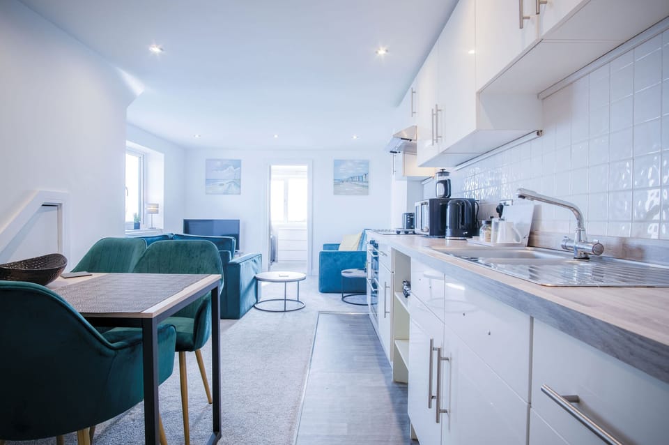 Luxury Apartment | Private kitchen | Fridge, microwave, oven, stovetop