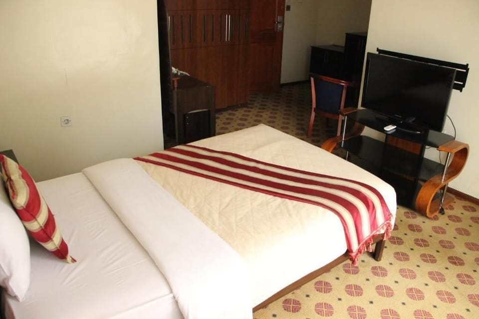 Iron/ironing board, WiFi (free)