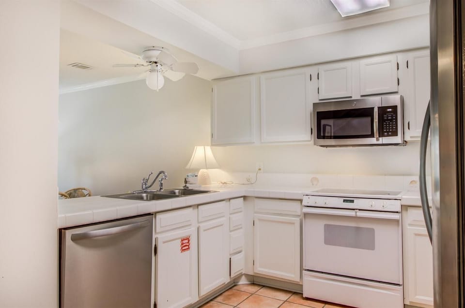 House, Multiple Beds (5C, Sippin’ by the Shore) | Private kitchen | Oven, toaster