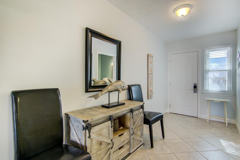 House, Multiple Beds (2B, Fore Shore!) | Interior