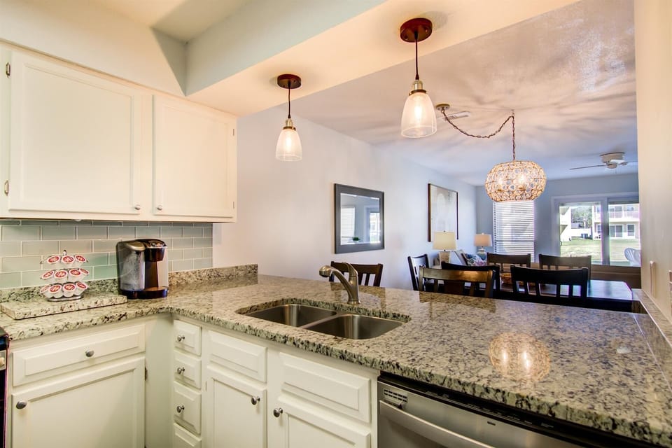 House, Multiple Beds (2B, Fore Shore!) | Private kitchen | Oven, toaster