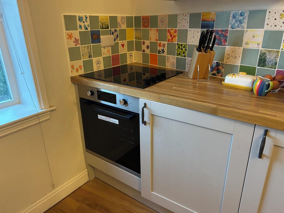 Cottage | Private kitchen | Fridge, dishwasher, electric kettle, toaster