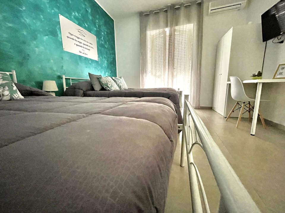 Elite Room | Down comforters, desk, free WiFi