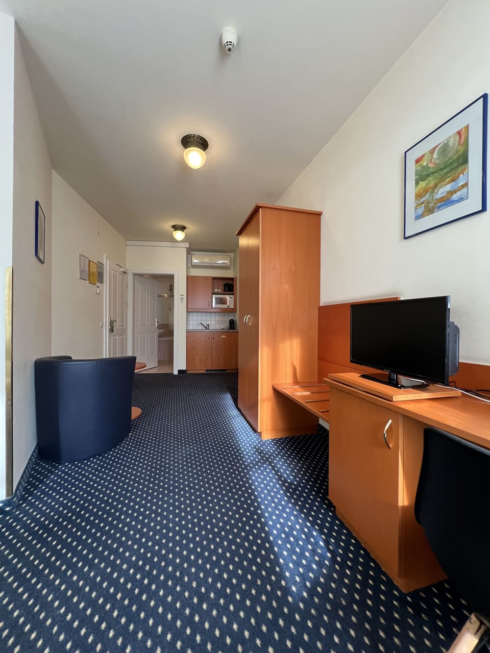 In-room safe, desk, laptop workspace, blackout drapes