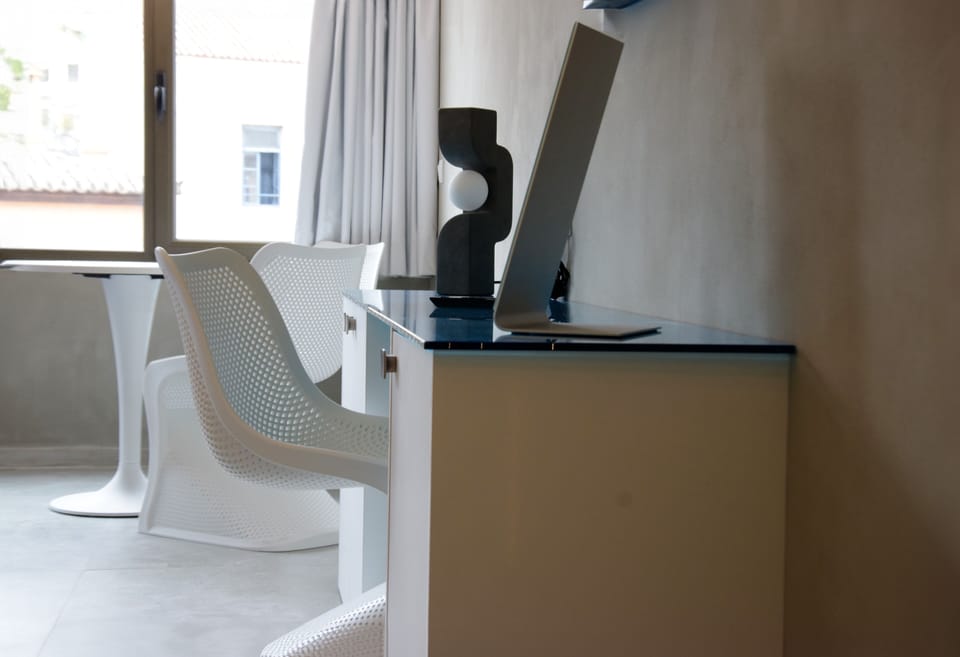 1 bedroom, hypo-allergenic bedding, down comforters, pillowtop beds