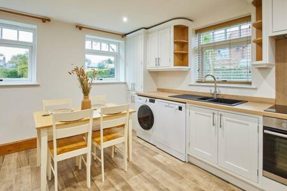 House | 2 bedrooms, iron/ironing board