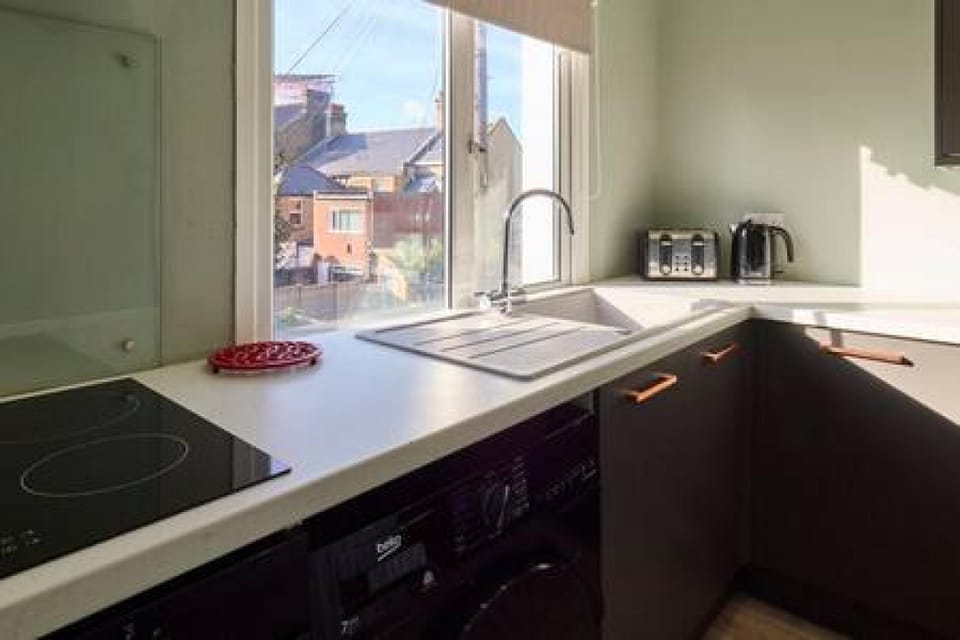 House | 2 bedrooms, iron/ironing board, Internet