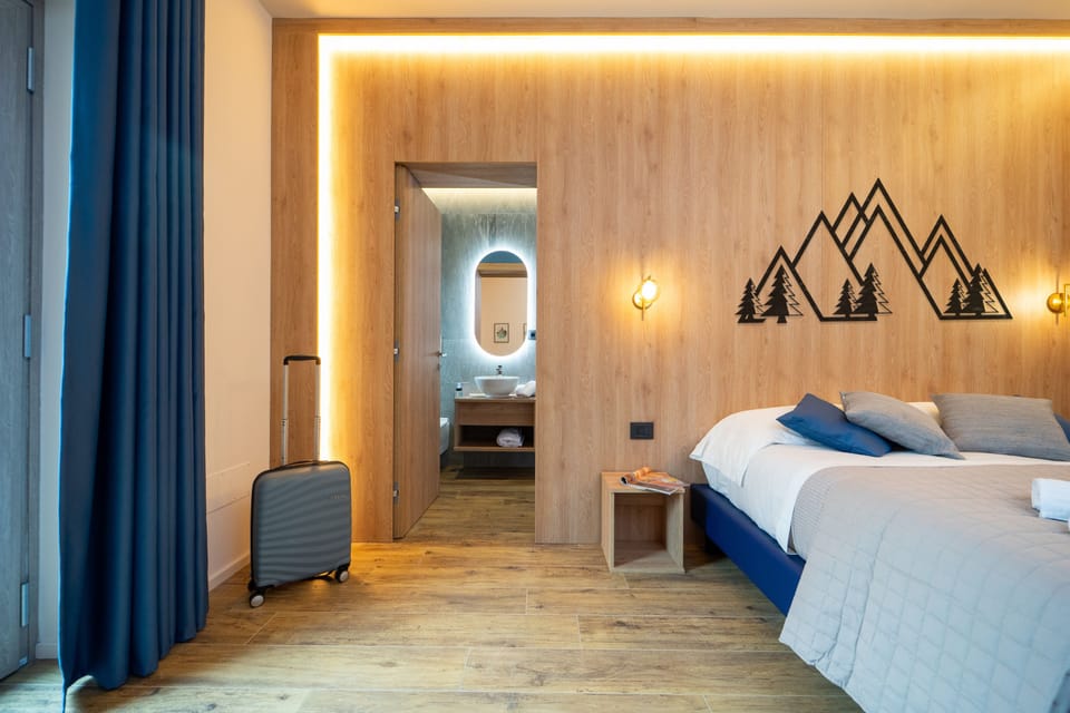 Business Double or Twin Room, Courtyard View | Frette Italian sheets, premium bedding, down comforters, minibar