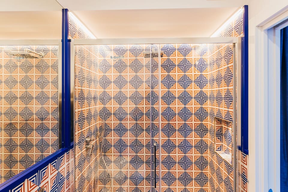 Exclusive Room | Bathroom | Shower, rainfall showerhead, free toiletries, hair dryer