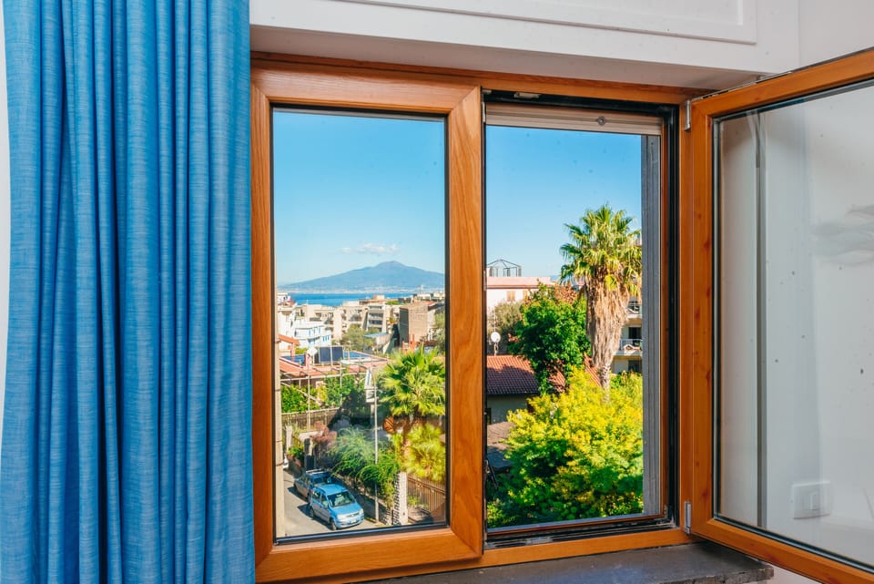 Deluxe Double Room | Premium bedding, down comforters, pillowtop beds, in-room safe