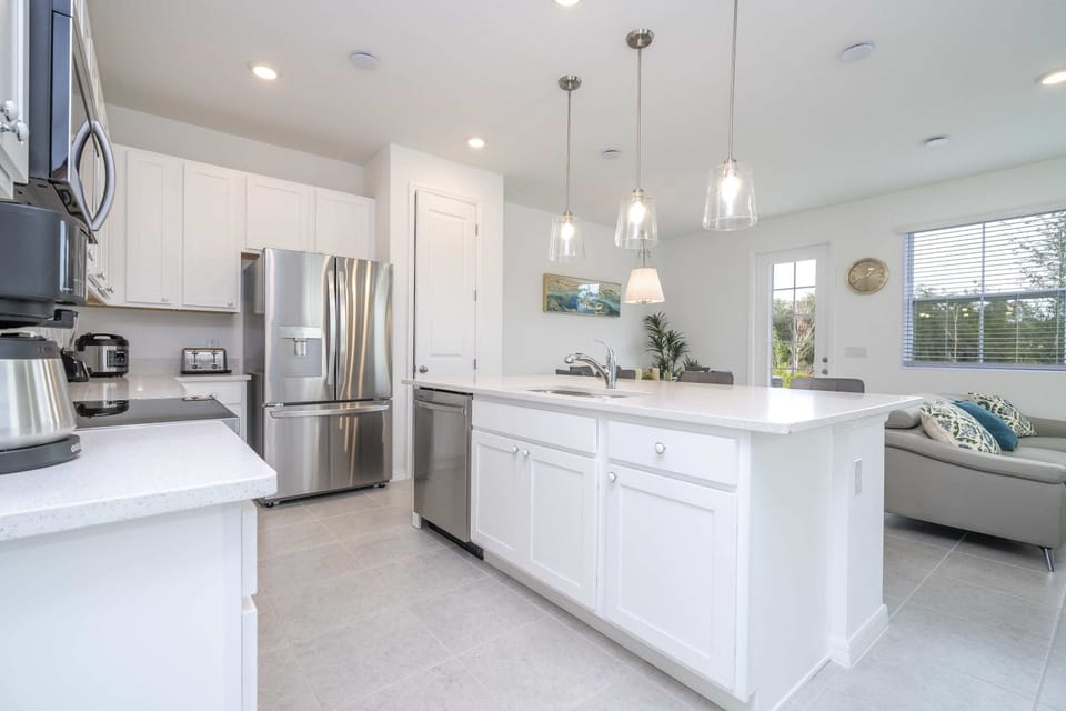 Comfort House, Pool Access | Private kitchen | Full-size fridge, microwave, oven, stovetop