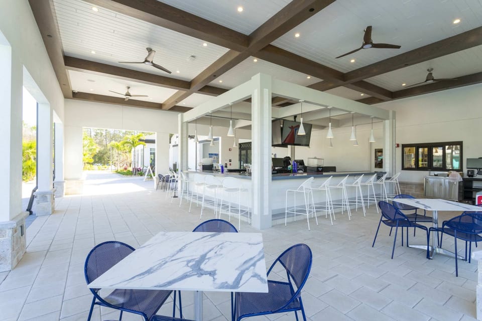 Poolside bar