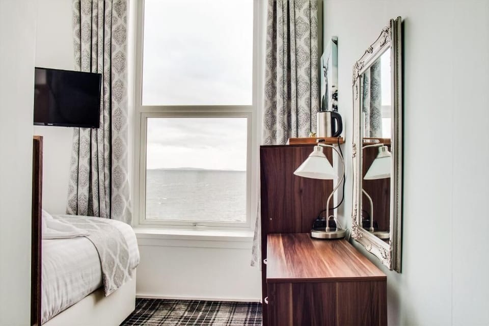 Classic Single Room, 1 Twin Bed, Ocean View (Little Cumbrae) | Iron/ironing board, free WiFi