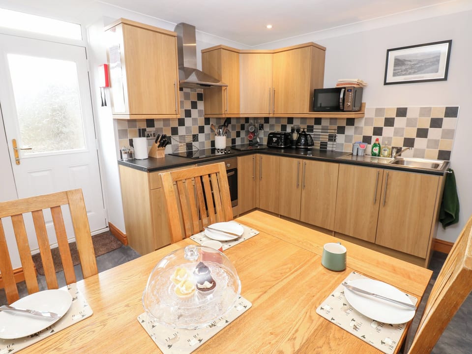 Cottage | Private kitchen | Cookware/dishes/utensils