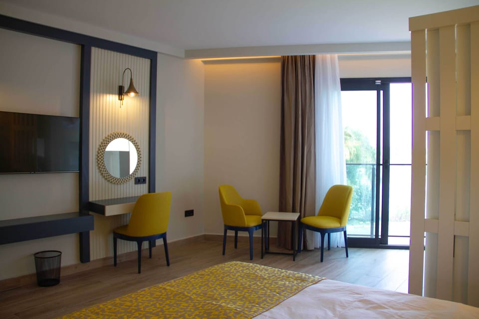 Family Room, Multiple Beds | Minibar, laptop workspace, free WiFi, bed sheets