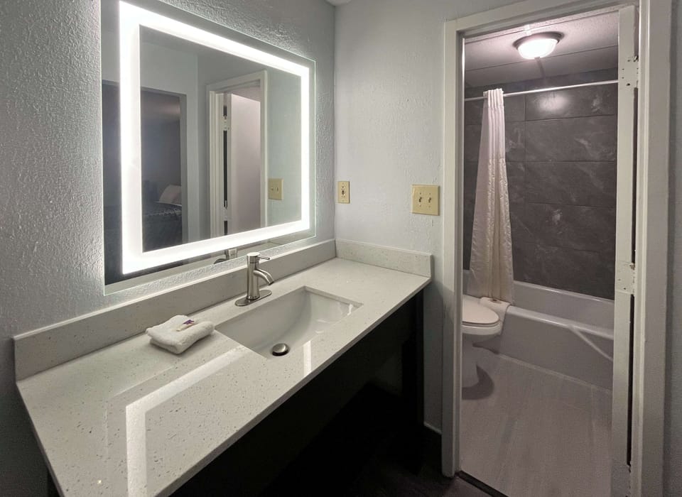 Combined shower/tub, towels, soap, toilet paper