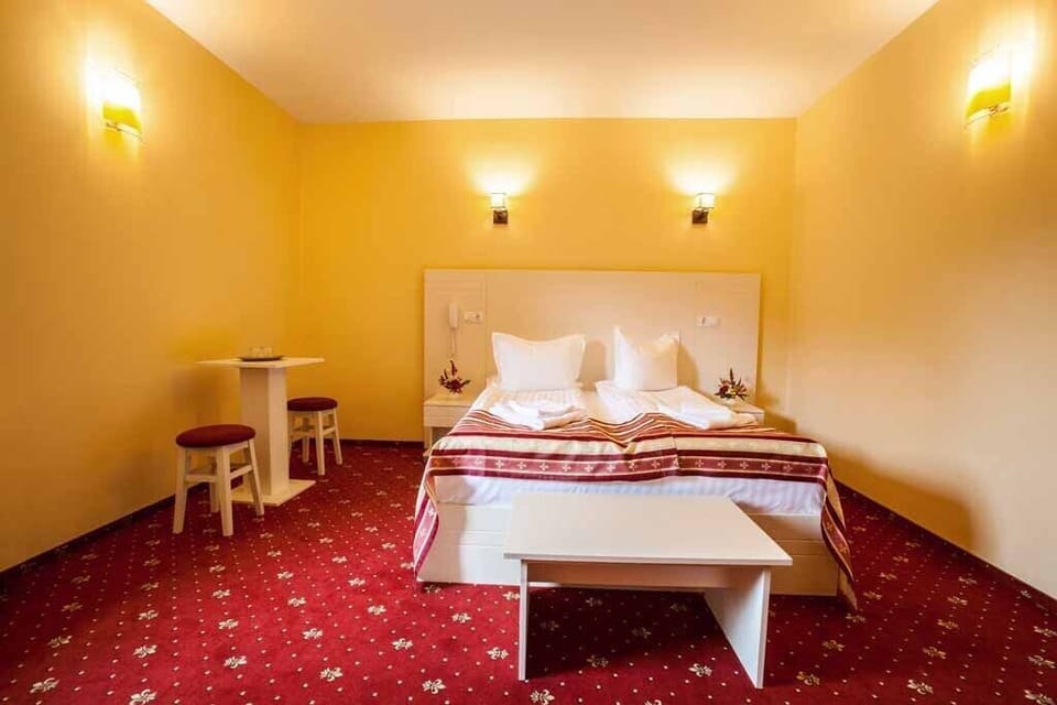 Deluxe Double Room | In-room safe, desk, free WiFi