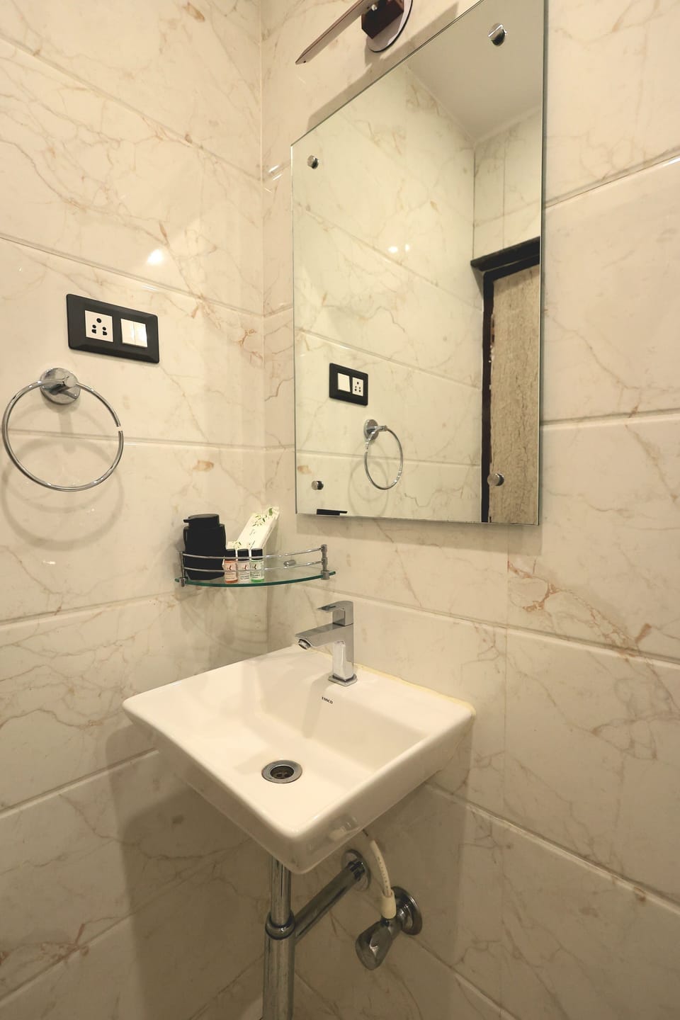 Basic Room | Bathroom