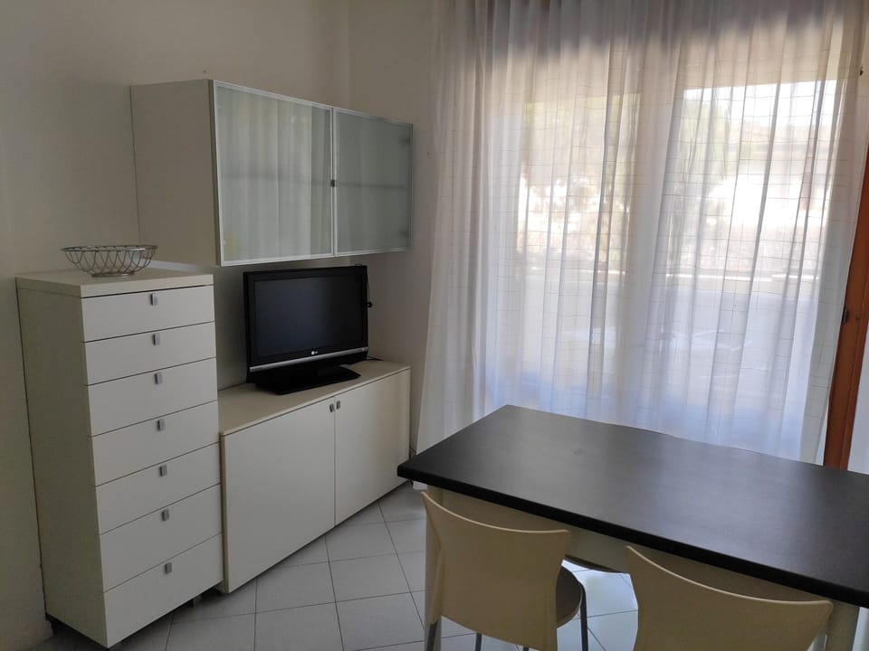 Apartment, 1 Bedroom, Balcony, Garden View | Living room