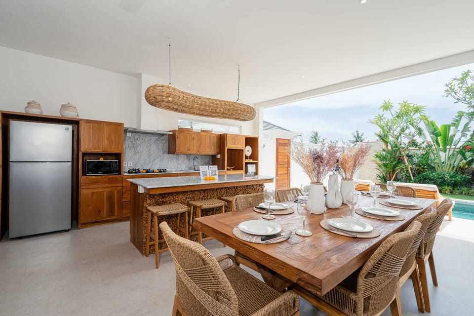 Basic Villa | Dining