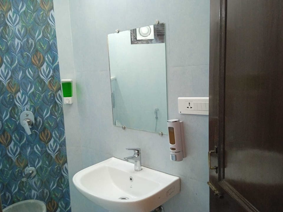 Deluxe Room | Bathroom