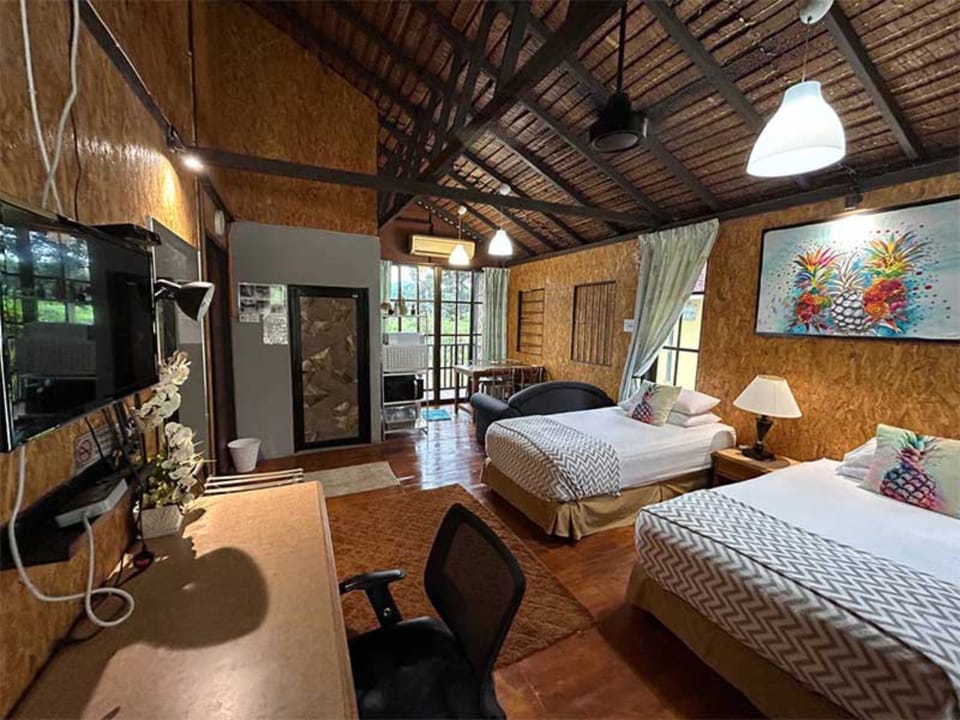 Executive Chalet, Private Bathroom, River View | Soundproofing, bed sheets