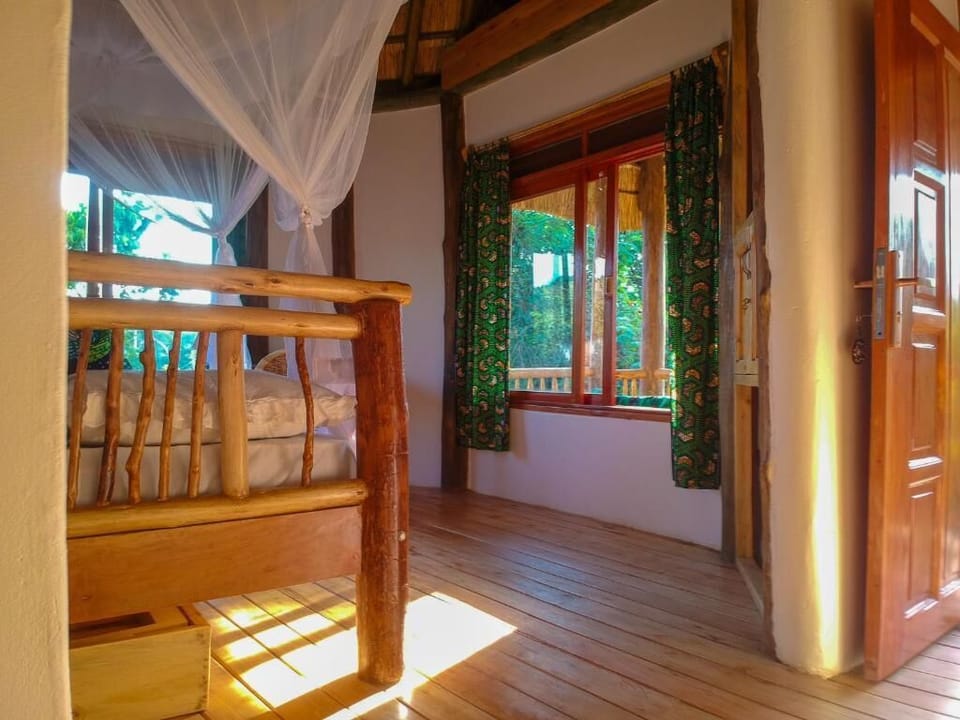 Luxury Double or Twin Room, Lake View | Laptop workspace, iron/ironing board, bed sheets