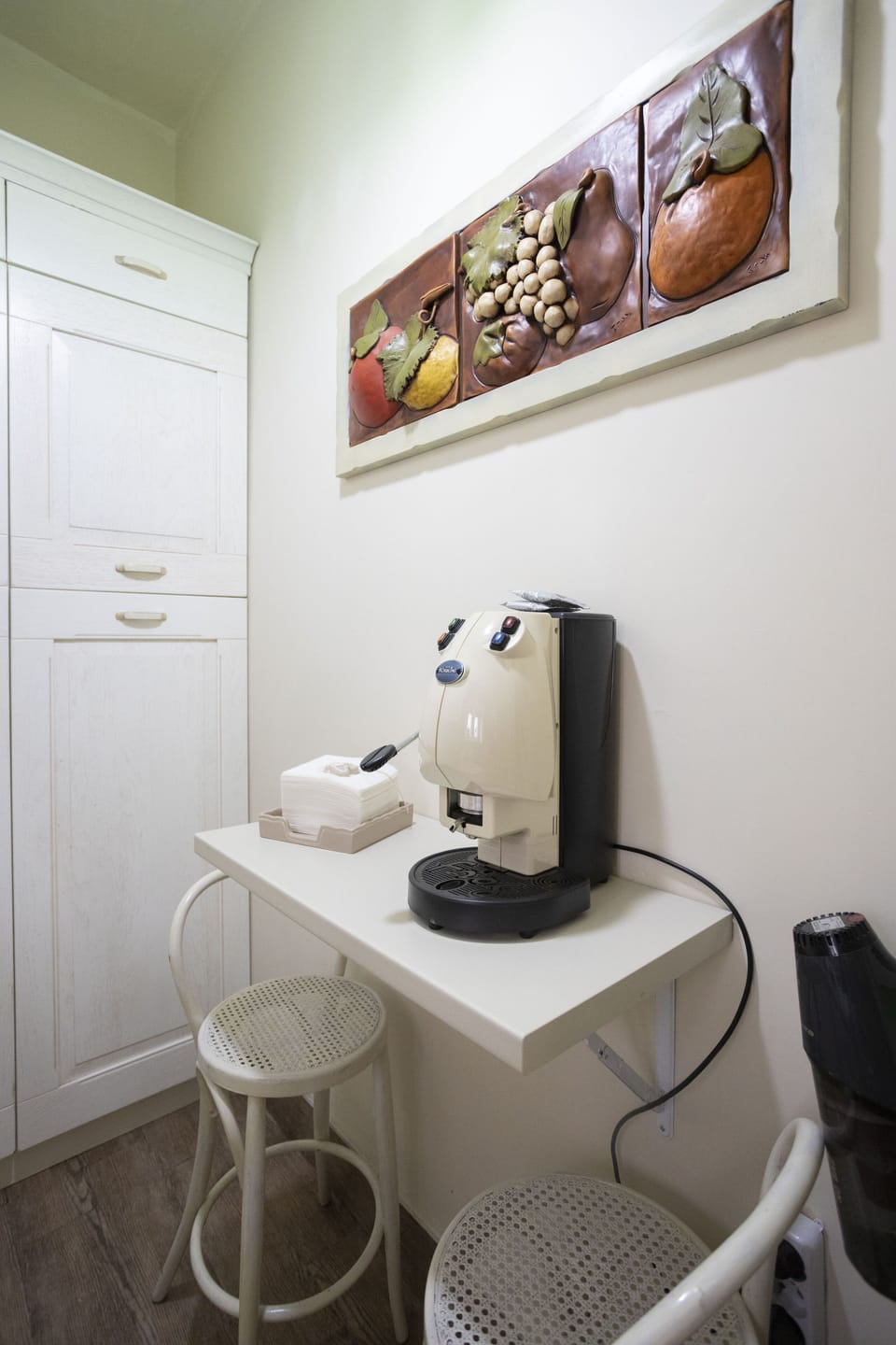 Deluxe Apartment | Private kitchen | Full-size fridge, oven, stovetop, electric kettle