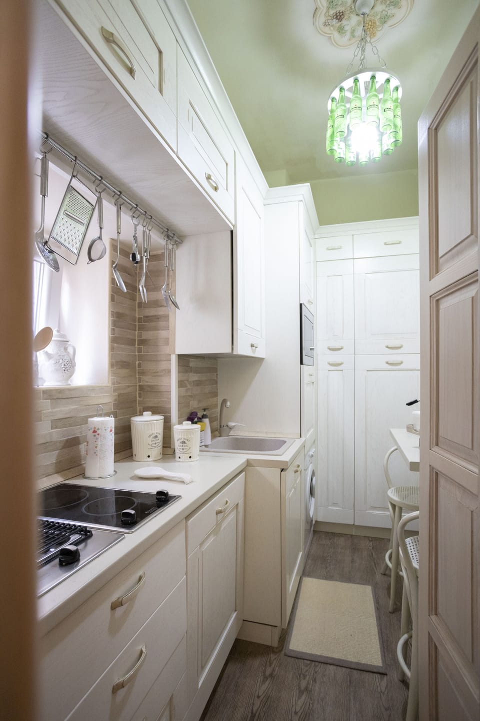 Deluxe Apartment | Private kitchen | Full-size fridge, oven, stovetop, electric kettle