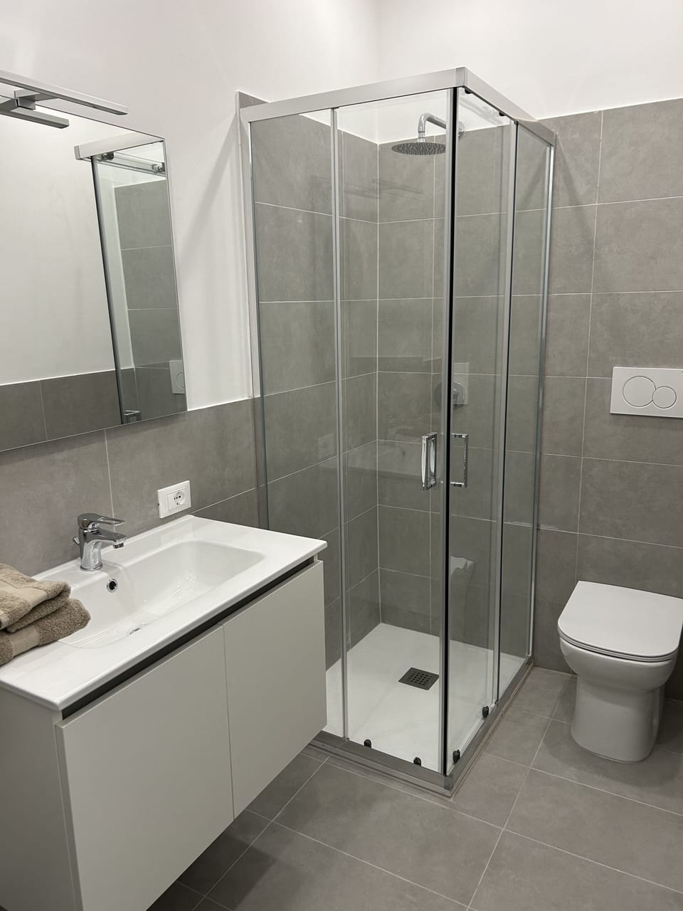 Deluxe Room, 1 King Bed with Sofa bed, City View | Bathroom | Shower, free toiletries, hair dryer, soap