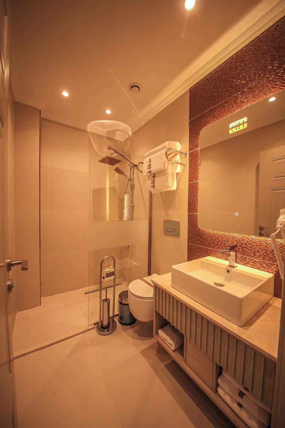 Family Room | Bathroom | Free toiletries, hair dryer, slippers