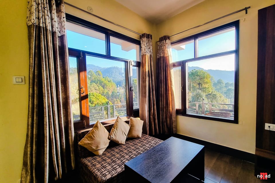 Deluxe Room | Iron/ironing board, free WiFi, bed sheets
