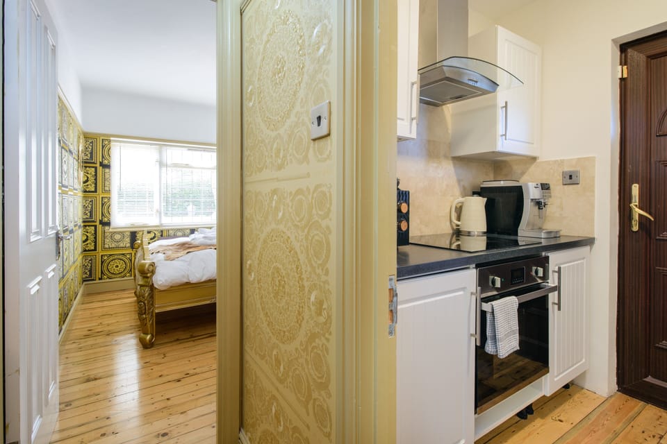 House | Private kitchen | Fridge, microwave, oven, stovetop