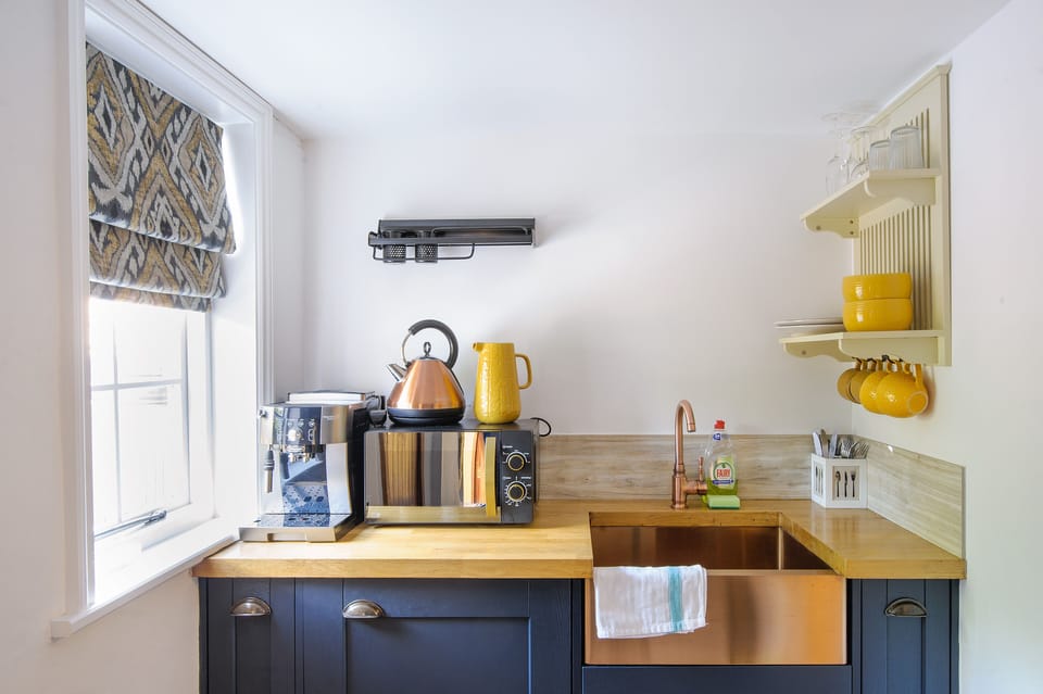 Studio | Private kitchen | Fridge, microwave, oven, stovetop