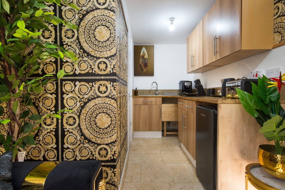 Apartment | Private kitchen | Fridge, microwave, oven, stovetop
