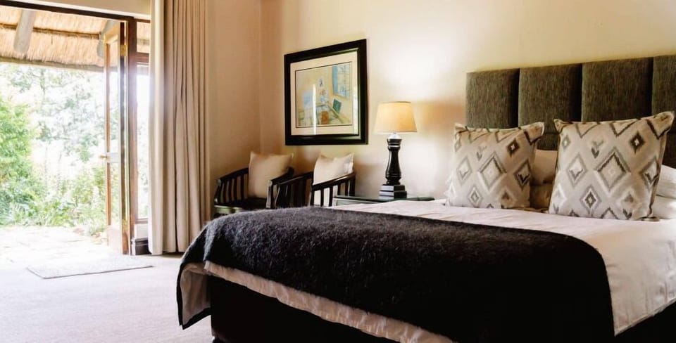 Classic Room, 1 Queen Bed, Non Smoking, Garden View | Premium bedding, down comforters, individually decorated