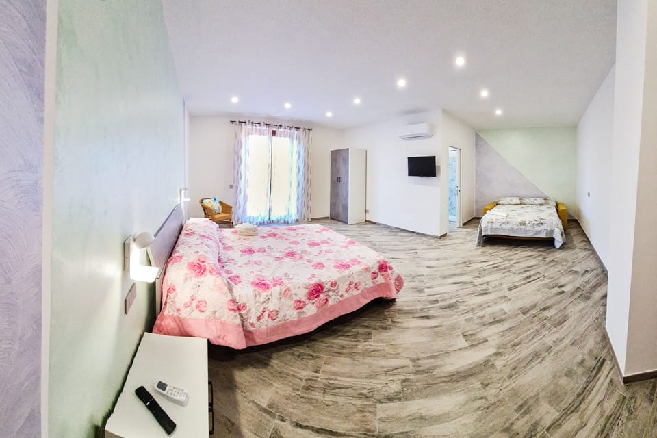 Family Quadruple Room, Valley View | Hypo-allergenic bedding, blackout drapes, soundproofing, travel crib