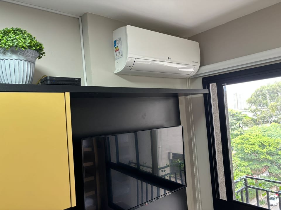 Business Studio | Desk, iron/ironing board, free WiFi