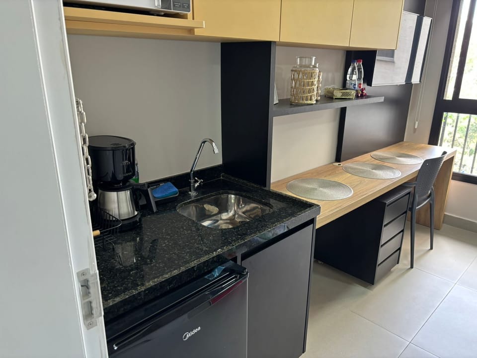 Business Studio | Private kitchen | Microwave, rice cooker, toaster oven, cookware/dishes/utensils